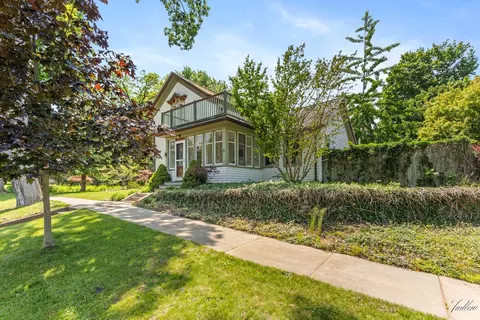 Exterior - 34 S Spring St, Douglas, MI 49406 photo 2 of 22