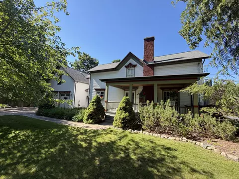 34 S Spring St, Douglas, MI 49406