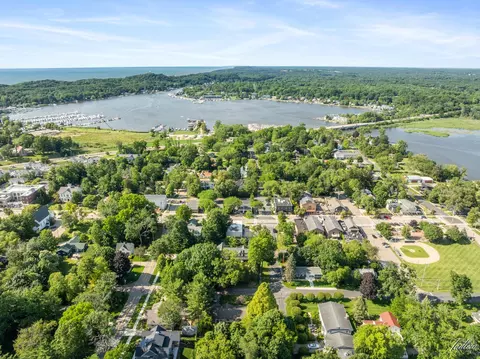 View/Area - 34 S Spring St, Douglas, MI 49406 photo 2 of 3