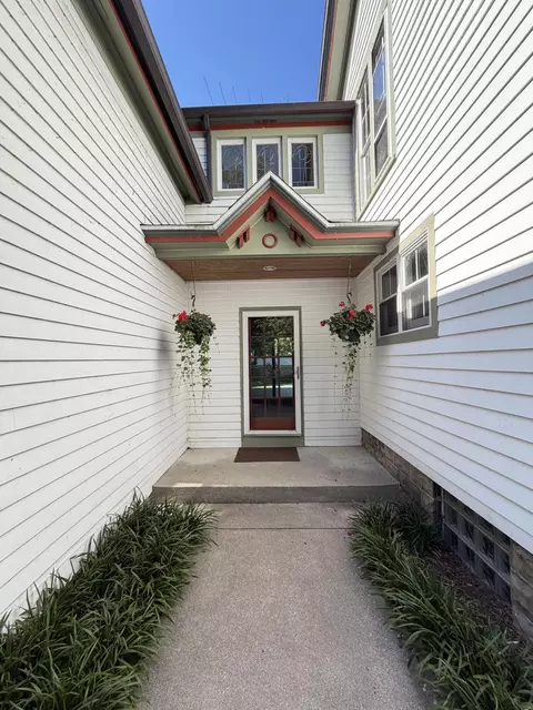 Exterior - 34 S Spring St, Douglas, MI 49406 photo 10 of 22