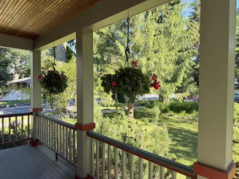 Exterior - 34 S Spring St, Douglas, MI 49406 photo 4 of 22
