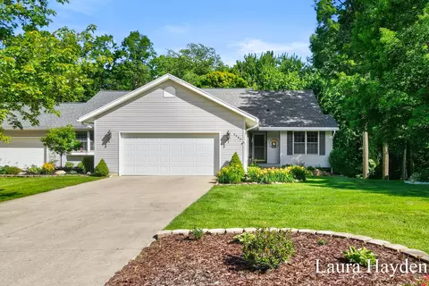 6880 Beechwood Dr, Saranac, MI 48881