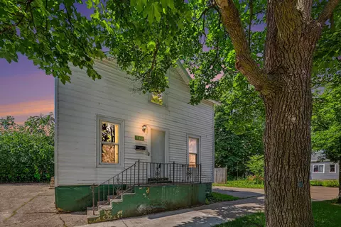740 12th St NW, Grand Rapids, MI 49504