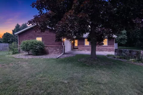 56800 Bow Dr, Three Rivers, MI 49093