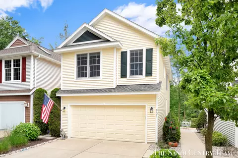 931 Bluff Creek Dr #21, Grand Haven, MI 49417