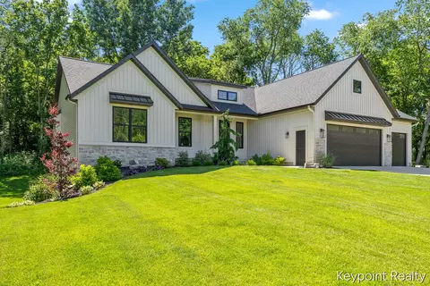 4548 Winding Creek Ln, Zeeland, MI 49464