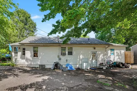 749 Hutchinson St, Kalamazoo, MI 49008