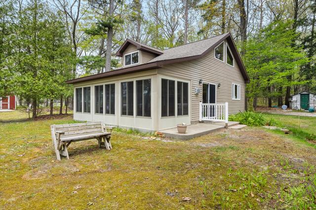 63 E Piney Rd, Manistee, MI 49660