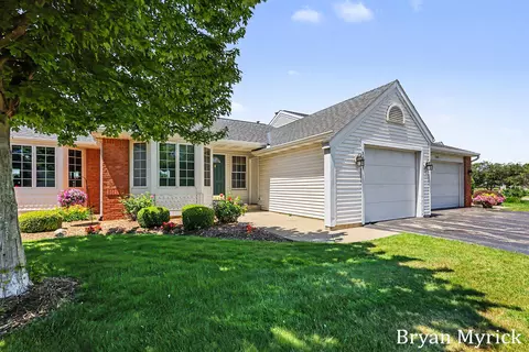 1581 Castlemaine Dr #2, Zeeland, MI 49464