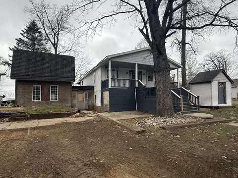 1747 Tennis Ct, Pleasant Lake, MI 49272