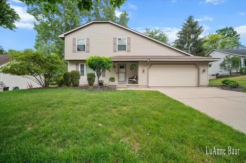 146 Glen Eagle Dr NE, Rockford, MI 49341