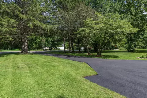 Exterior - 230 Golfview Dr, Plainwell, MI 49080 photo 6 of 17