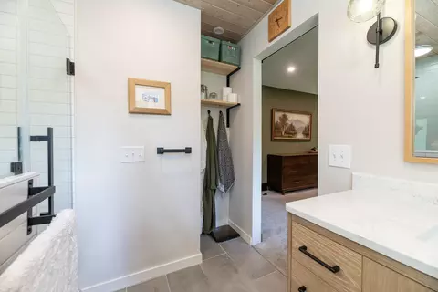 Bath - 230 Golfview Dr, Plainwell, MI 49080 photo 2 of 6