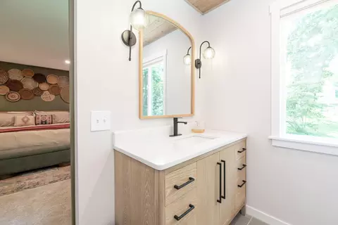 Bath - 230 Golfview Dr, Plainwell, MI 49080 photo 3 of 6