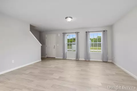 Living - 7859 Sierra Dr, Belding, MI 48809 photo 2 of 4