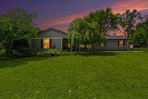 41141 Savage Rd, Belleville, MI 48111