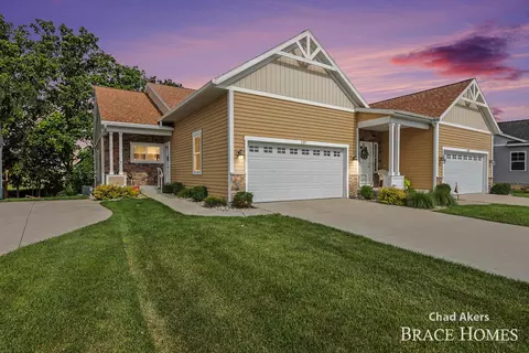 237 Hazelnut Dr, Coopersville, MI 49404