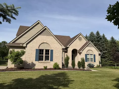 6961 Suncrest Dr, Saline, MI 48176