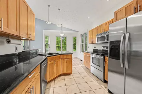 Kitchen - 8115 S Jackson Rd, Jackson, MI 49201 photo 2 of 2