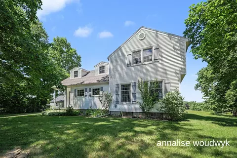 7579 100th St SE, Caledonia, MI 49316