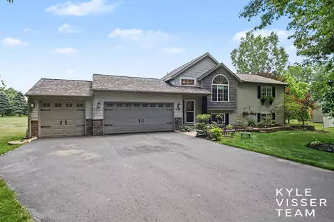 1156 Cumberland Ave SE, Lowell, MI 49331