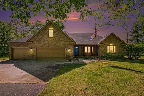 10835 Red Oak Rdg, Howard City, MI 49329