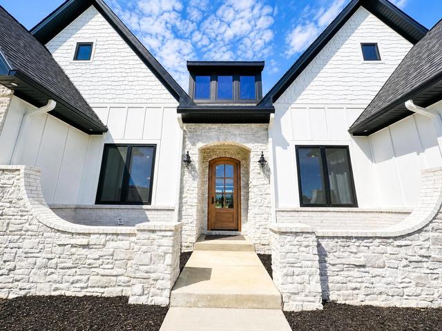 9034 York Crest Dr, Saline, MI 48176