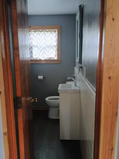 502 E Forest St, Edmore, MI 48829 photo 6