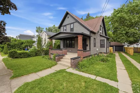 1009 2nd St NW, Grand Rapids, MI 49504