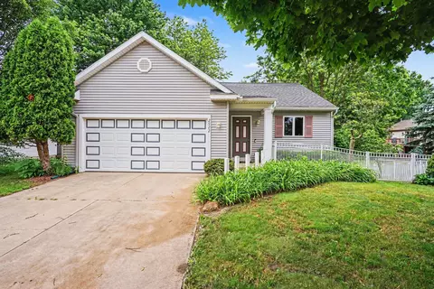 2922 Riley Ridge Rd, Holland, MI 49424
