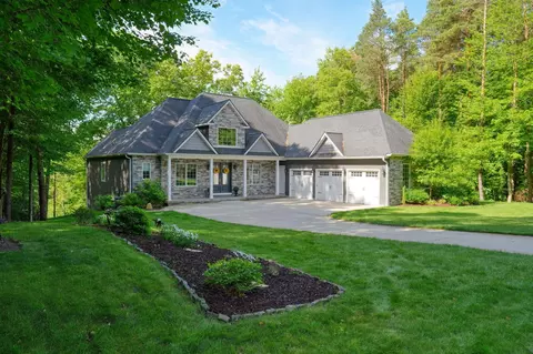 7026 Sanctuary Dr, Jackson, MI 49201