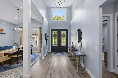 Entry Way - 7026 Sanctuary Dr, Jackson, MI 49201 photo 2 of 5