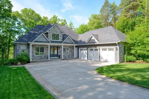 Exterior - 7026 Sanctuary Dr, Jackson, MI 49201 photo 6 of 19