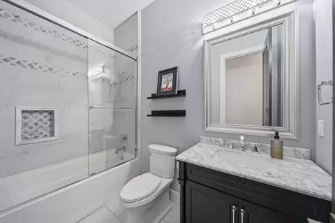 Bath - 7026 Sanctuary Dr, Jackson, MI 49201 photo 5 of 7
