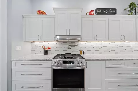 Kitchen - 7026 Sanctuary Dr, Jackson, MI 49201 photo 6 of 7