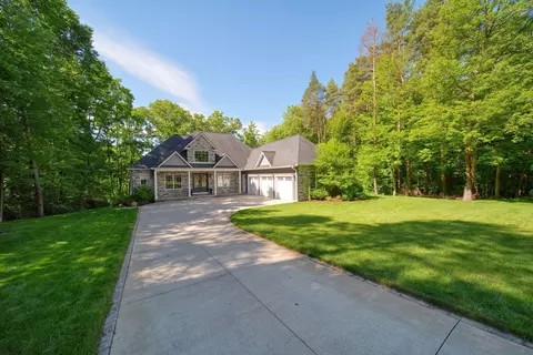 Exterior - 7026 Sanctuary Dr, Jackson, MI 49201 photo 4 of 19