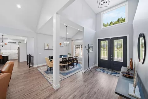 Entry Way - 7026 Sanctuary Dr, Jackson, MI 49201 photo 3 of 5