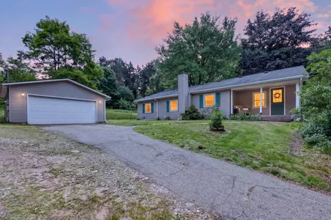 23750 N Uldriks Dr, Battle Creek, MI 49017