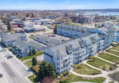 300 S Rath Ave #5, Ludington, MI 49431
