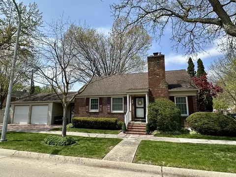 1953 Oxford Rd, Grosse Pointe, MI 48236