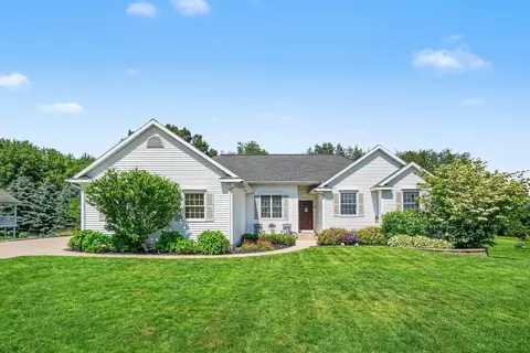 13154 Acacia Dr, Grand Haven, MI 49417