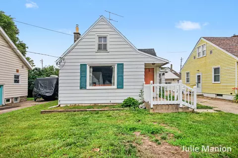 1829 Delwood Ave SW, Wyoming, MI 49509