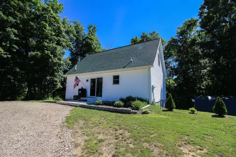 60061 Shafer Brothers Rd, Three Rivers, MI 49093