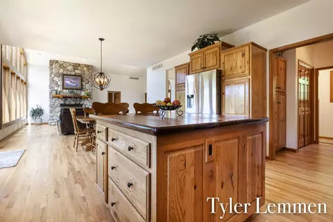 Kitchen - 5111 Ruby Rdg, Holland, MI 49424 photo 4 of 6