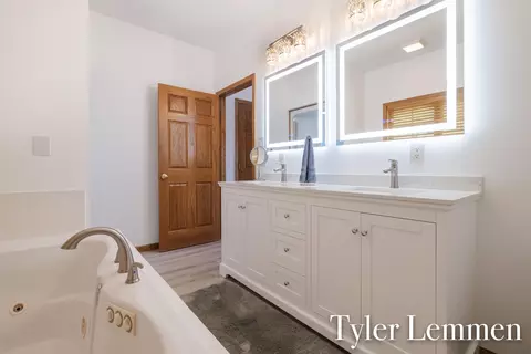 Bath - 5111 Ruby Rdg, Holland, MI 49424 photo 3 of 12