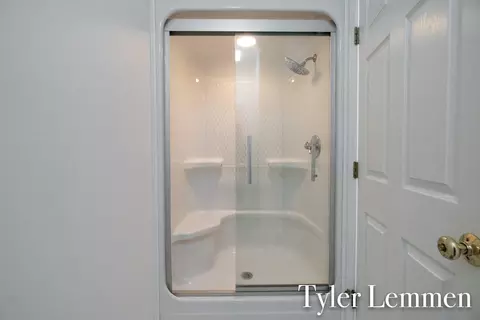 Bath - 5111 Ruby Rdg, Holland, MI 49424 photo 12 of 12