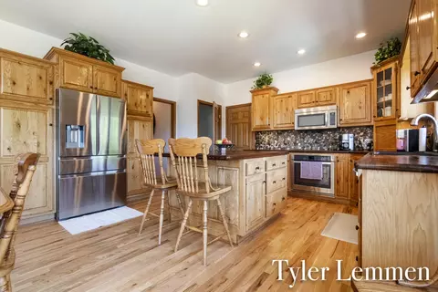 Kitchen - 5111 Ruby Rdg, Holland, MI 49424 photo 1 of 6