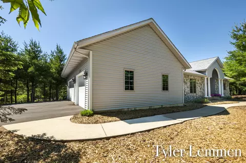 Exterior - 5111 Ruby Rdg, Holland, MI 49424 photo 7 of 20