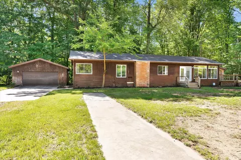 10088 S Brucker Ave, Fremont, MI 49412
