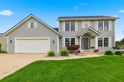 2485 Willow Ridge Dr, Jenison, MI 49428